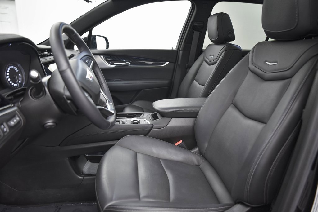 Used 2024 Cadillac XT6 Premium Luxury w/ Technology Package image 11
