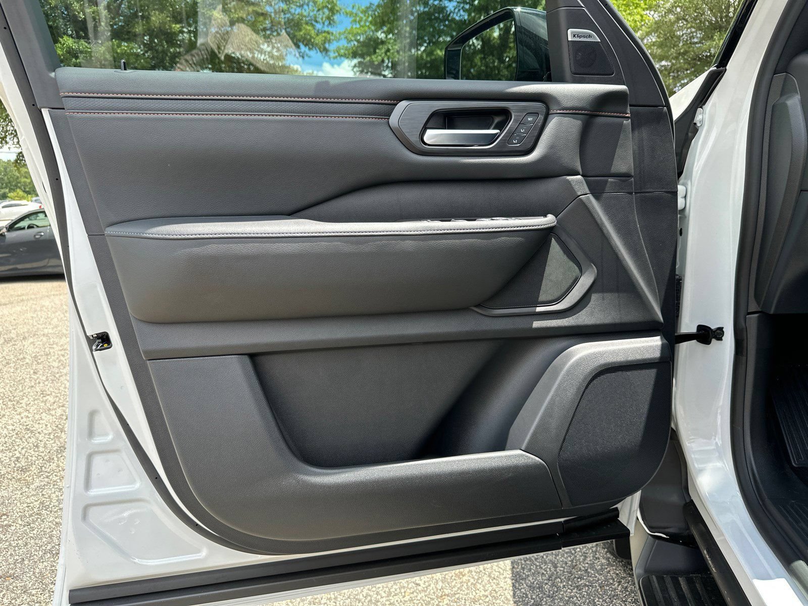 New 2025 Nissan Armada PRO-4X AWD/4WD image 10