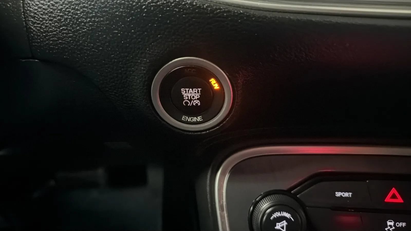 Used 2015 Dodge Challenger SXT RWD image 14