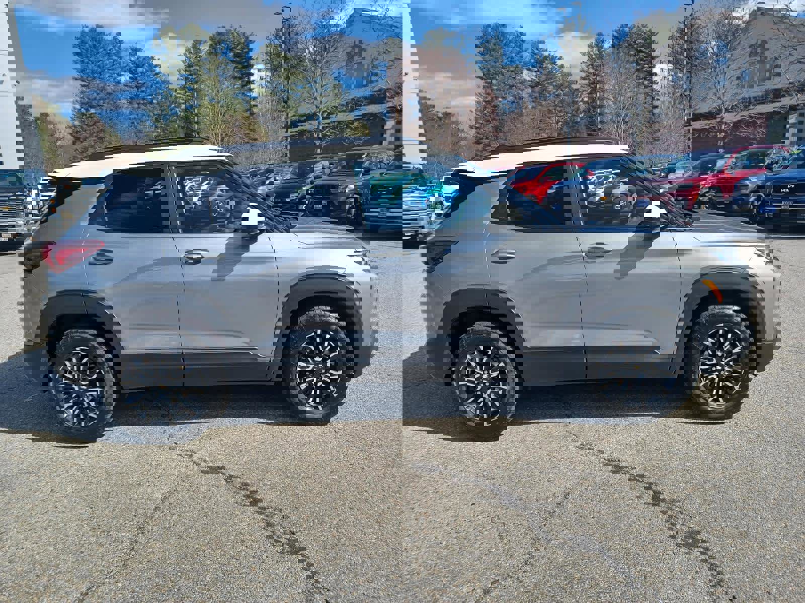 Used 2023 Chevrolet TrailBlazer ACTIV w/ Sun and Liftgate Package image 3