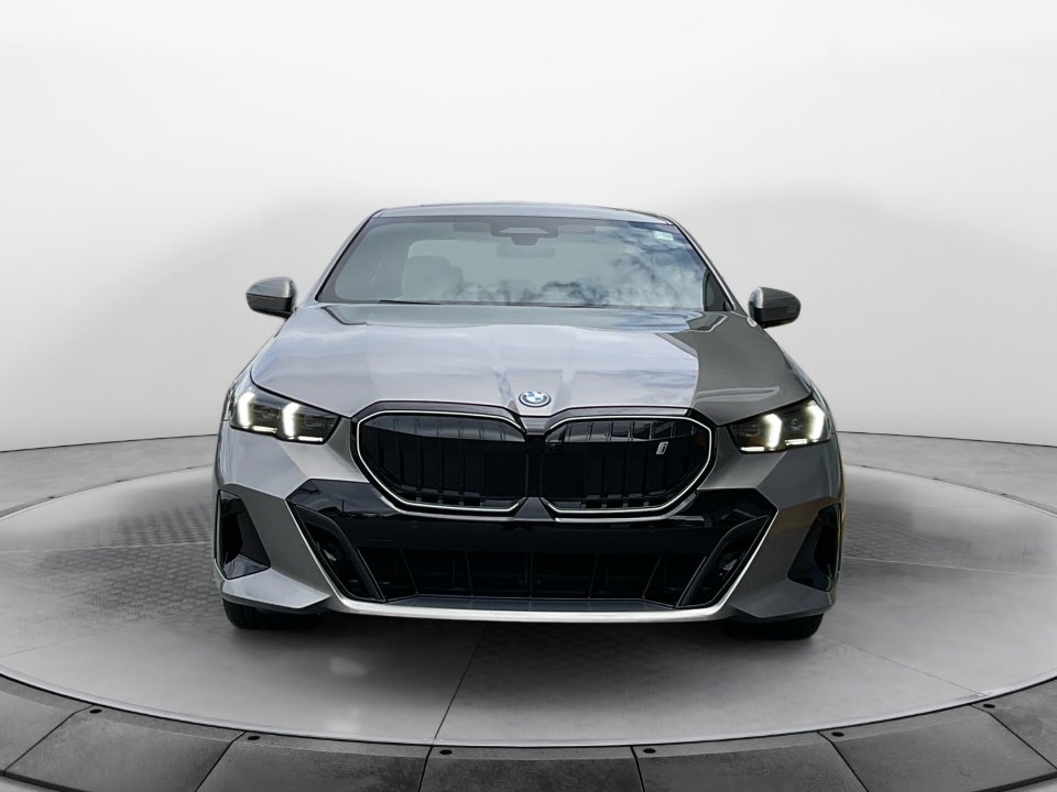 New 2027 BMW i5 xDrive40 w/ M Sport Package AWD/4WD image 2