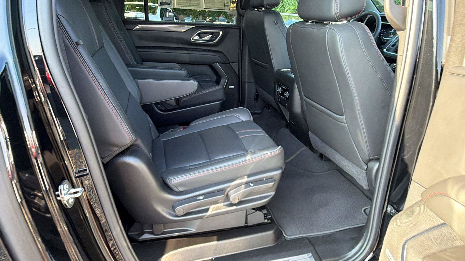Used 2024 Chevrolet Suburban RST w/ Luxury Package AWD/4WD image 21