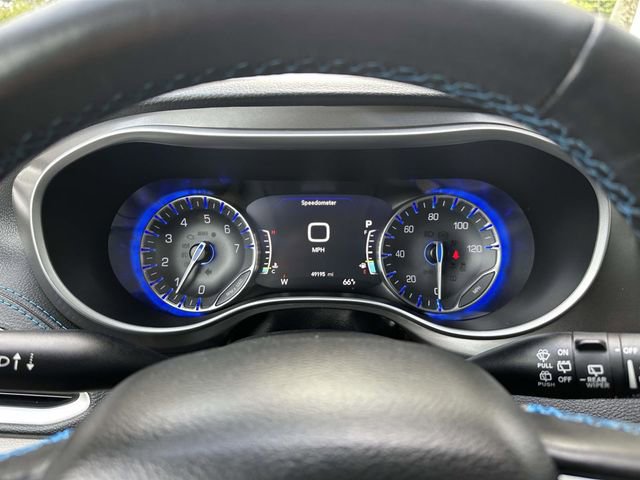 Used 2021 Chrysler Pacifica Touring-L w/ Uconnect Theater Family Group FWD image 12