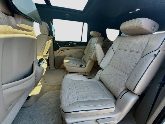 Used 2023 Cadillac Escalade ESV Premium Luxury AWD/4WD image 21