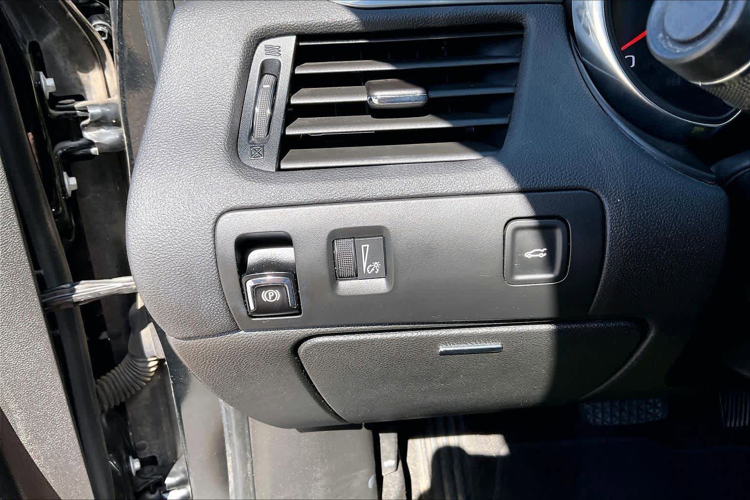 Used 2017 Chevrolet Impala LT FWD image 31