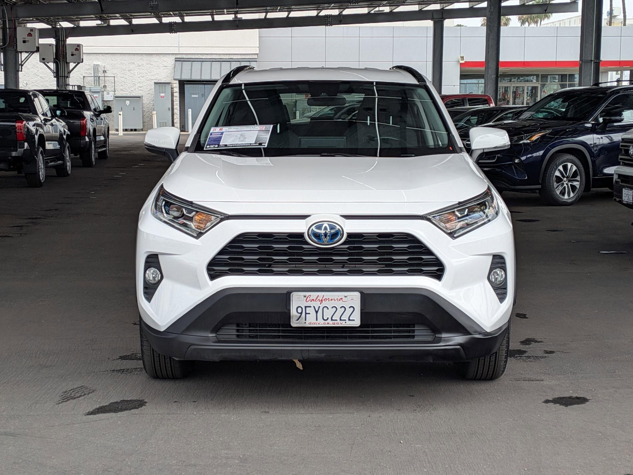 Used 2021 Toyota RAV4 XLE AWD/4WD image 2