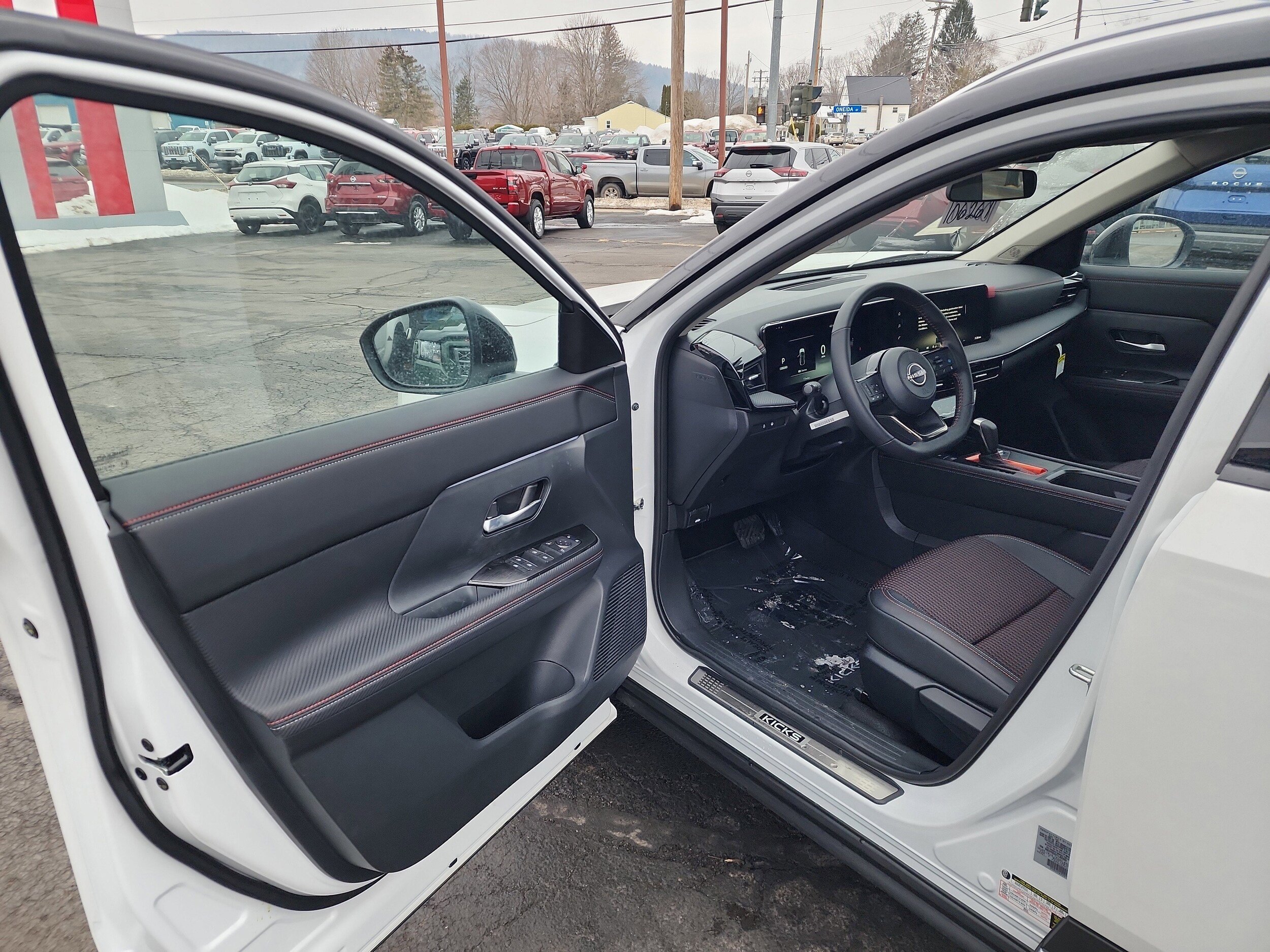 New 2026 Nissan Kicks SR w/ SR Premium Package image 10