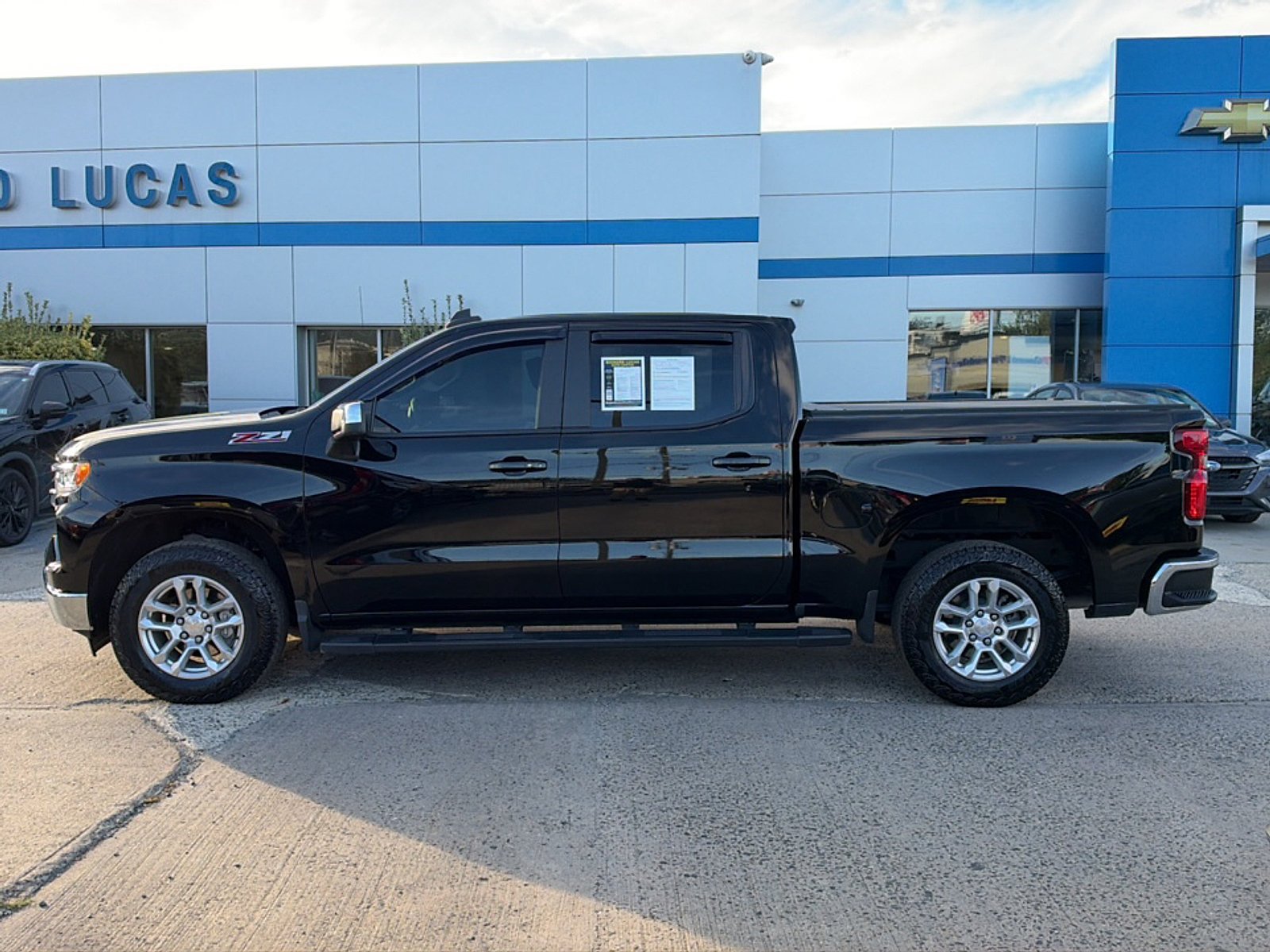 Used 2024 Chevrolet Silverado 1500 LT w/ Z71 Off-Road Package AWD/4WD image 8