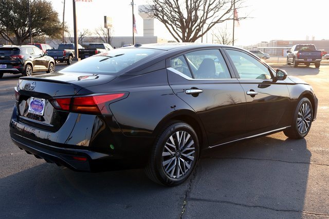 Used 2025 Nissan Altima 2.5 SV image 11