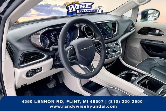 Used 2024 Chrysler Pacifica Limited image 14