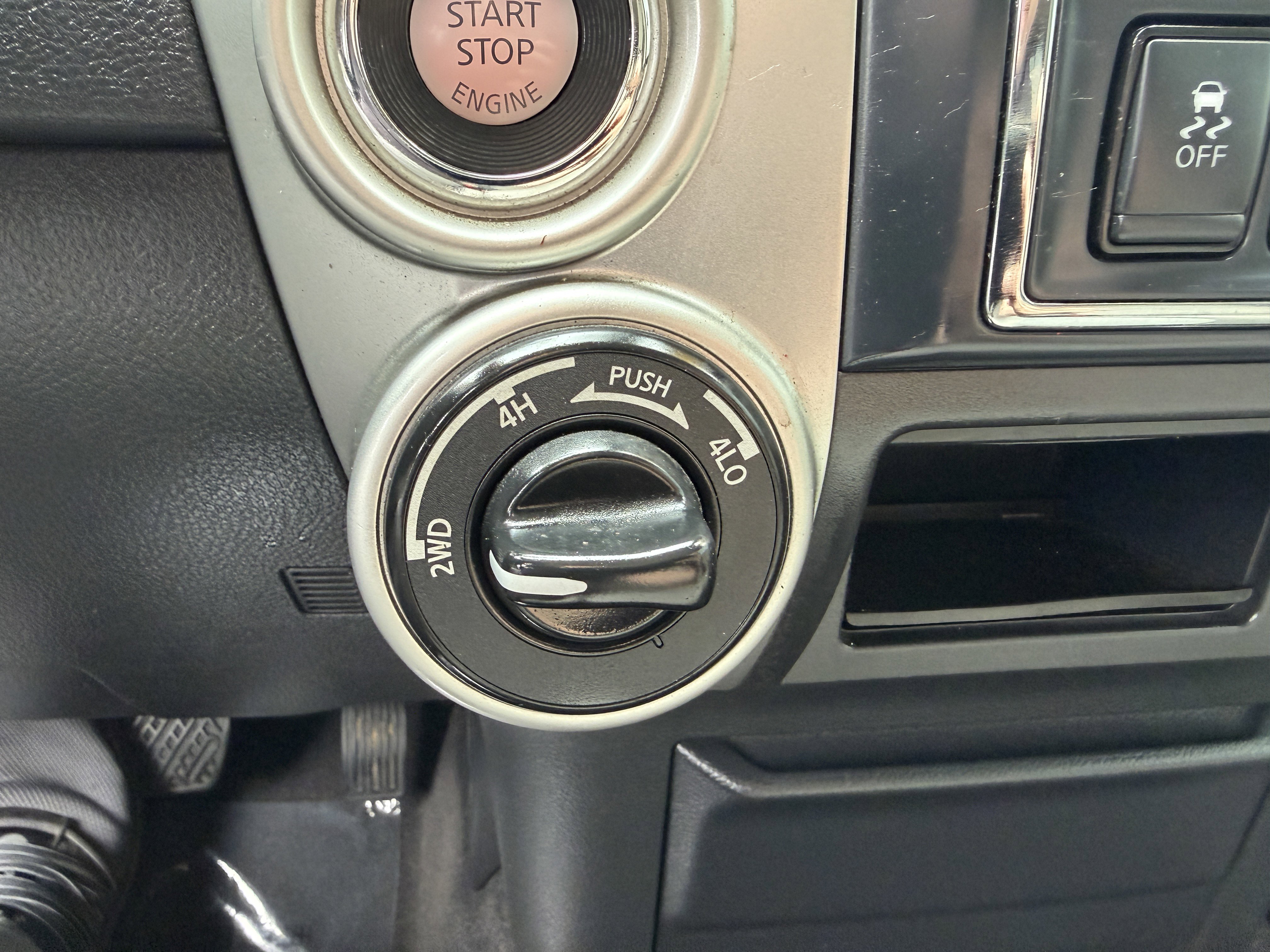 Used 2021 Nissan Titan SV w/ Accessory Utility Package image 27