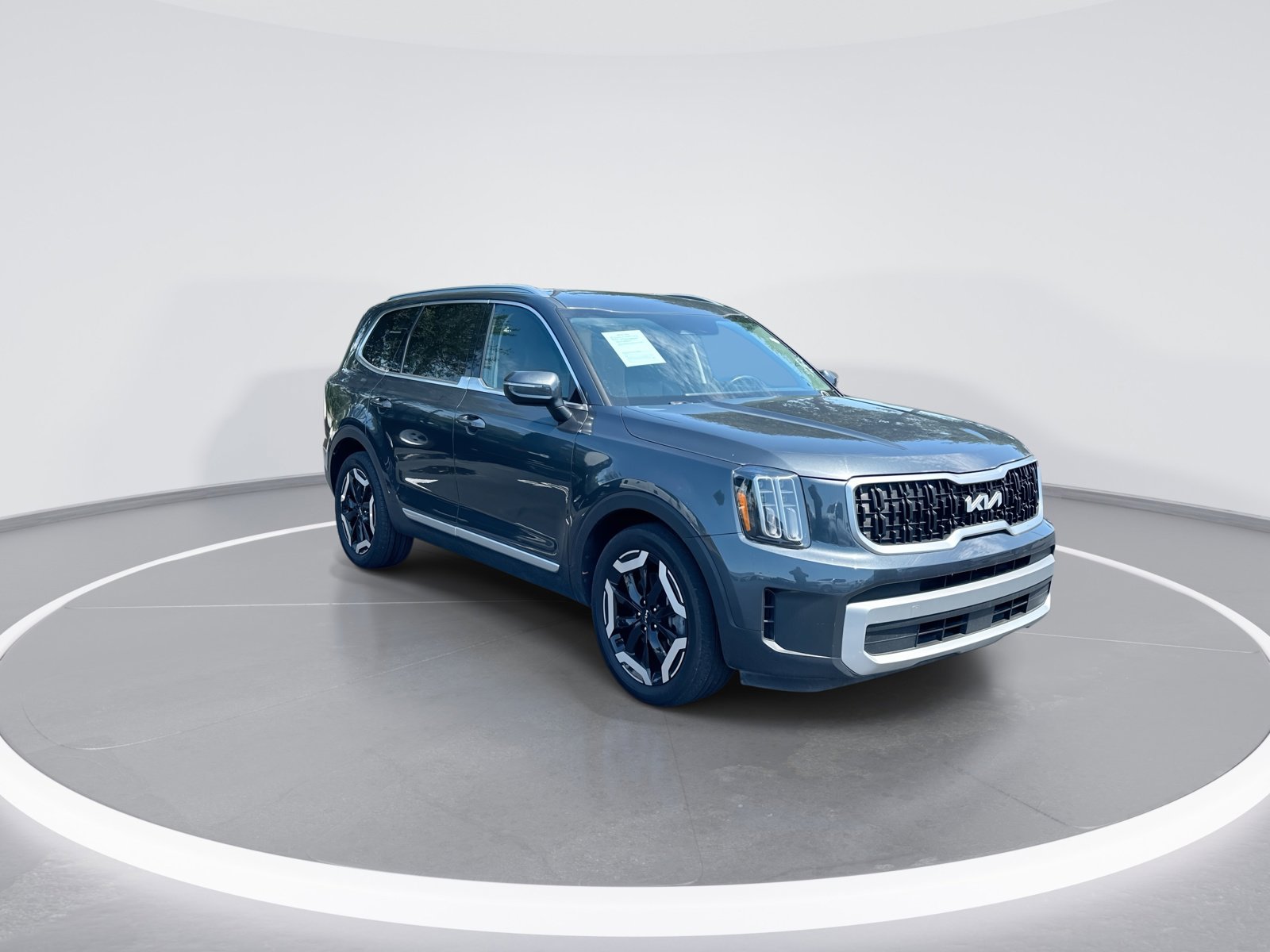 Used 2023 Kia Telluride EX AWD/4WD image 2