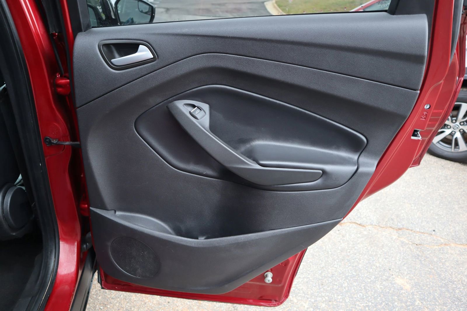 Used 2019 Ford Escape SE FWD image 17