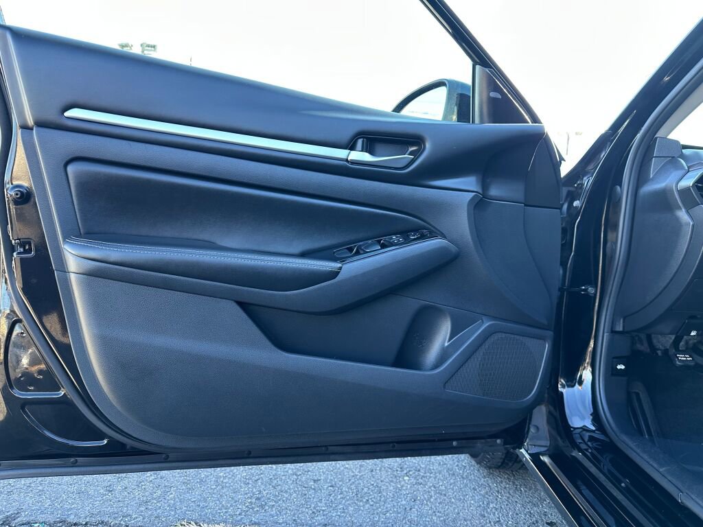 Used 2023 Nissan Sentra SR w/ SR Premium Package image 9