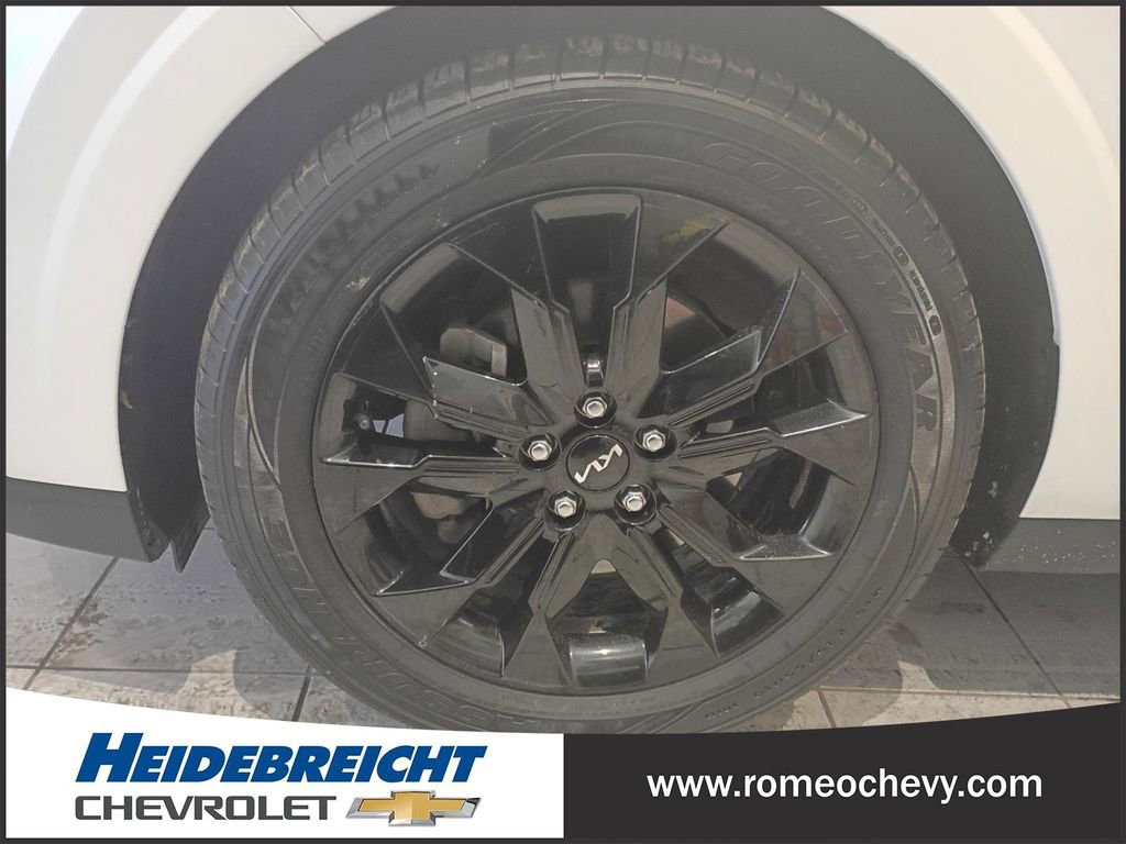 Used 2022 Kia Carnival SX Prestige image 9