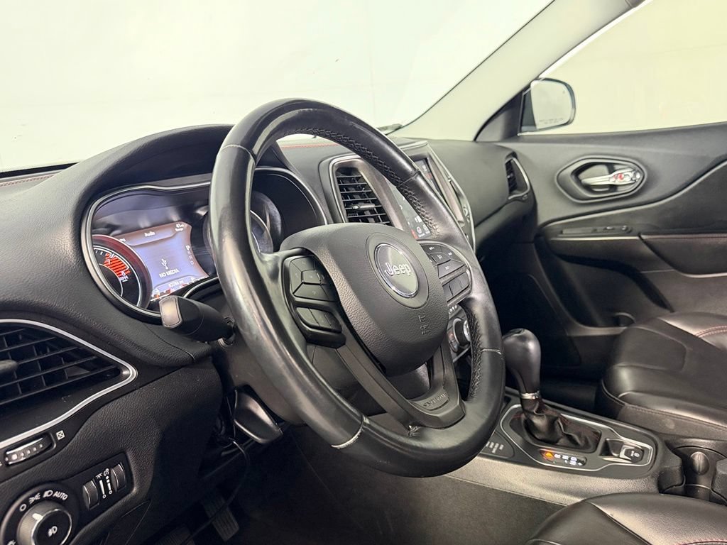 Used 2019 Jeep Cherokee Trailhawk w/ Cold Weather Group AWD/4WD image 21