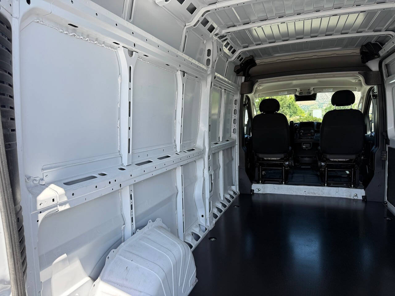 Used 2025 RAM ProMaster 2500 FWD image 21