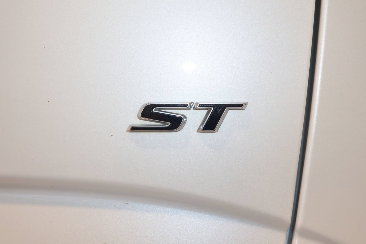 Used 2024 Buick Enclave Essence w/ Sport Touring Edition AWD/4WD image 36