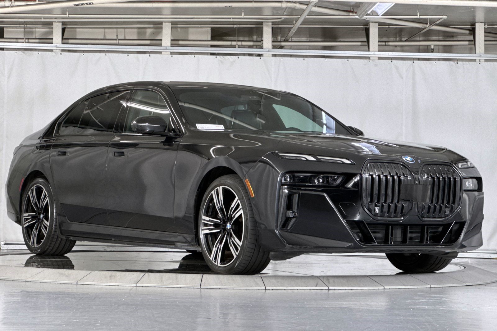 Used 2023 BMW i7 xDrive60 AWD/4WD image 6