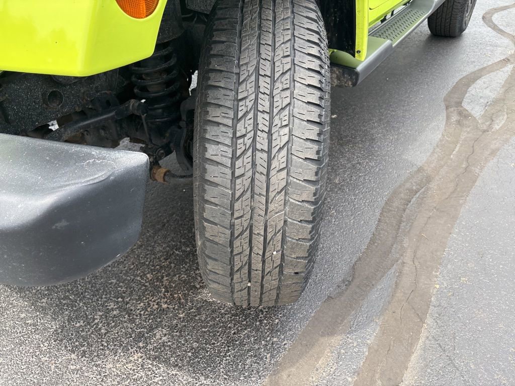 Used 2016 Jeep Wrangler Unlimited Sahara w/ Connectivity Group AWD/4WD image 11