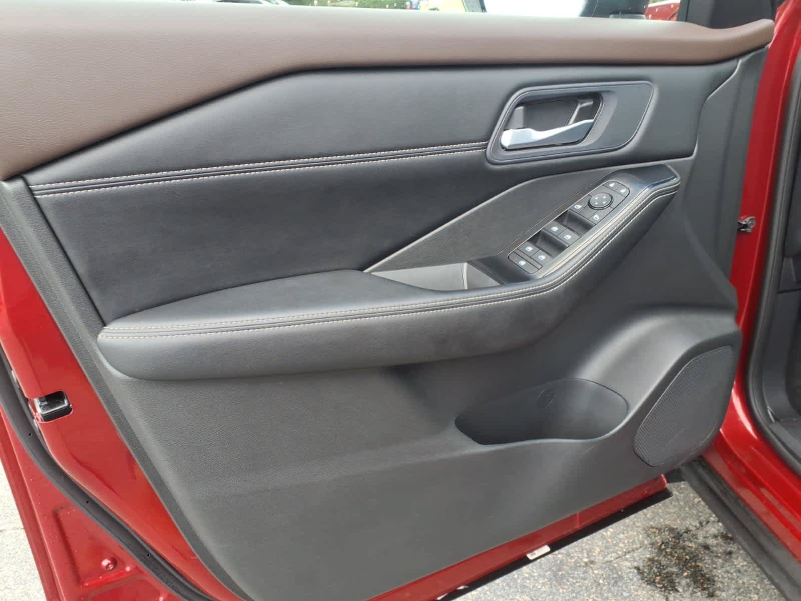 Certified 2023 Nissan Rogue SV w/ SV Premium B Package AWD/4WD image 10