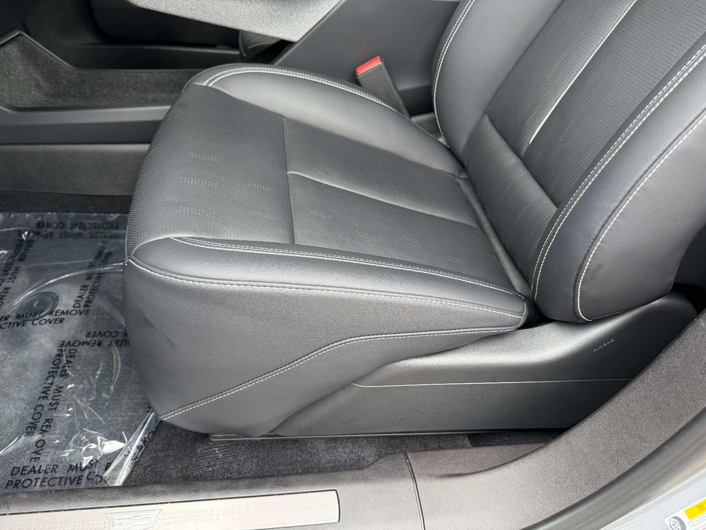 Used 2025 Cadillac Optiq Sport 2 w/ LPO, Floor Liner Package AWD/4WD image 3