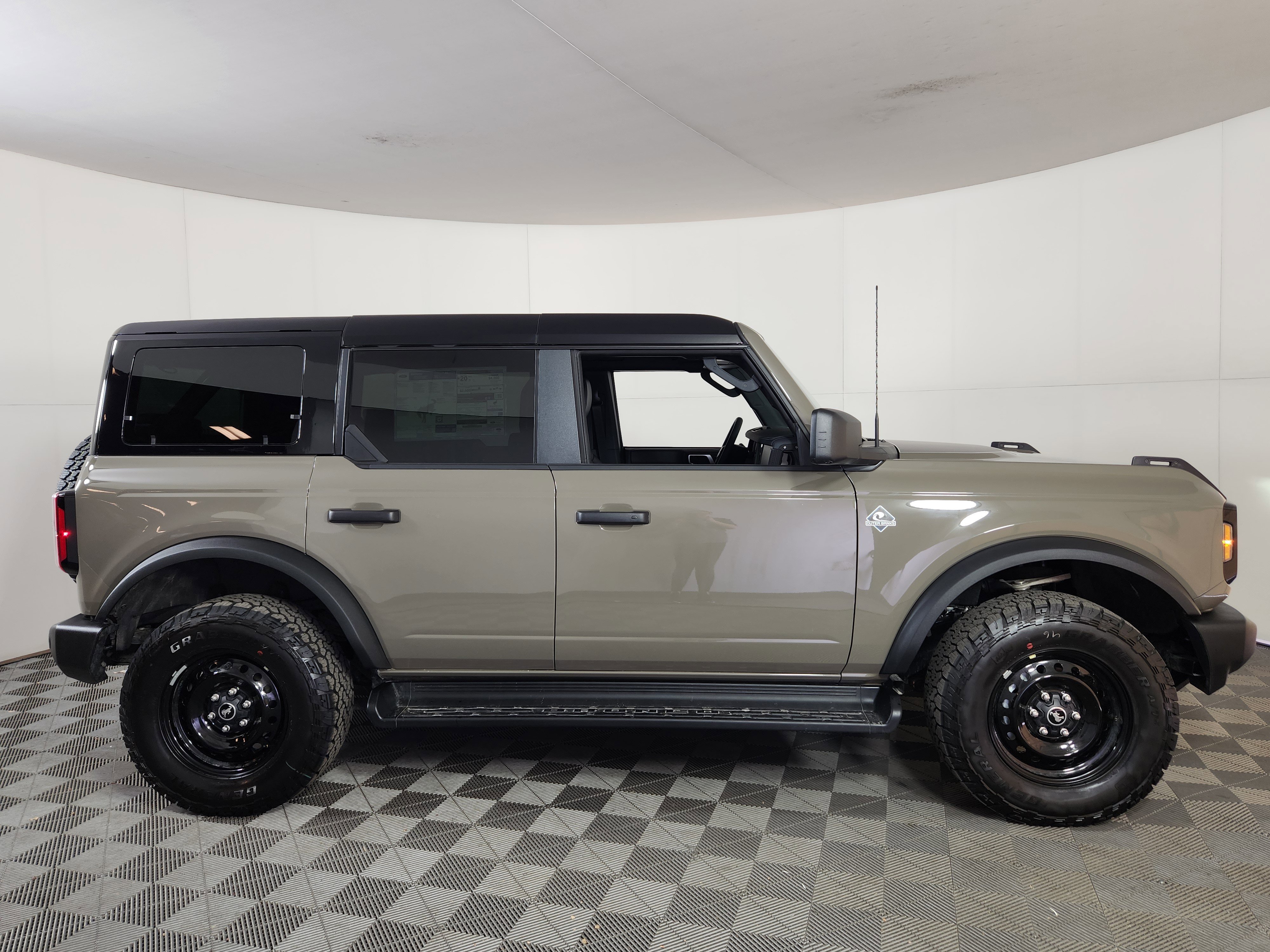 New 2026 Ford Bronco Outer Banks image 8