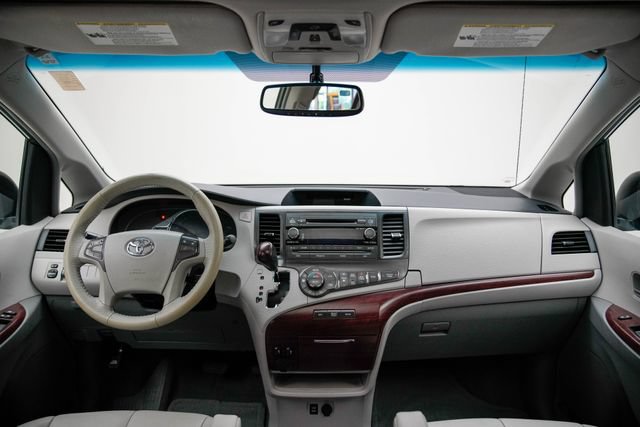 Used 2014 Toyota Sienna XLE FWD image 22