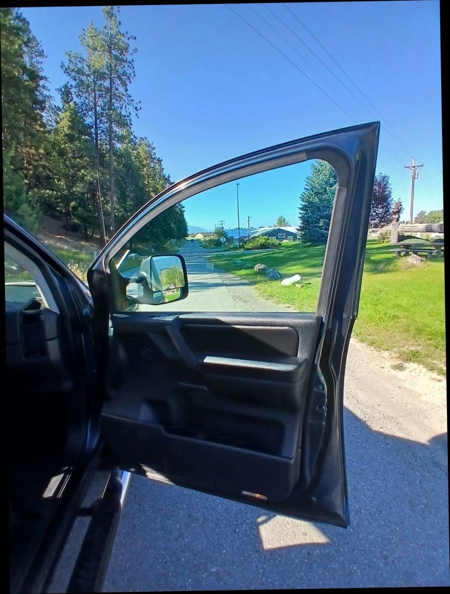 Used 2013 Nissan Titan SL image 11