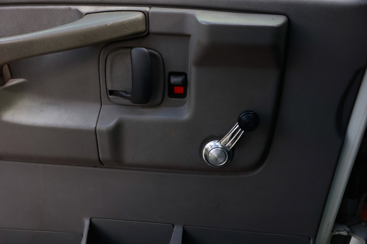 Used 2004 Chevrolet Express 3500 image 31