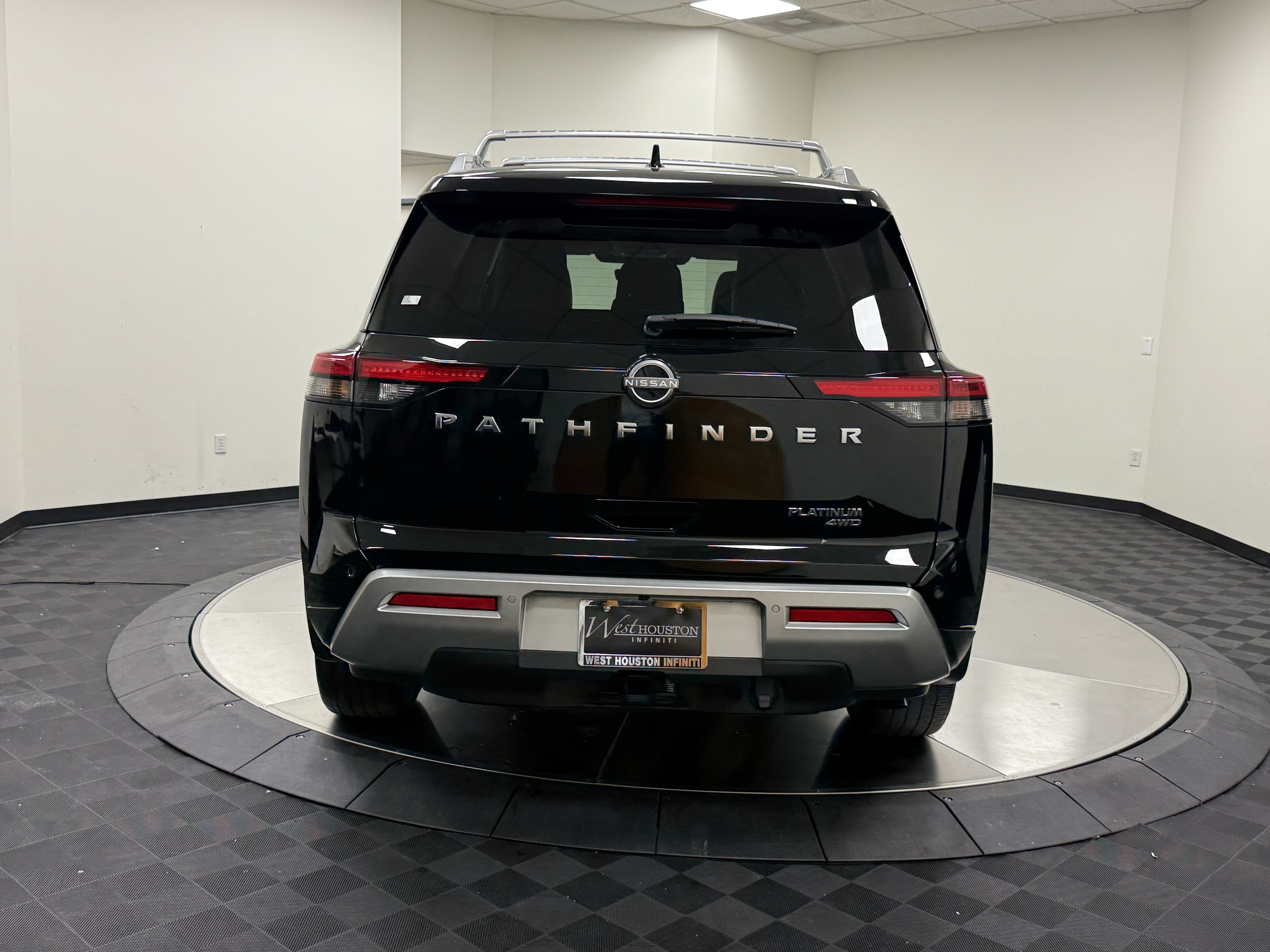 Used 2025 Nissan Pathfinder Platinum w/ Cargo Package AWD/4WD image 6