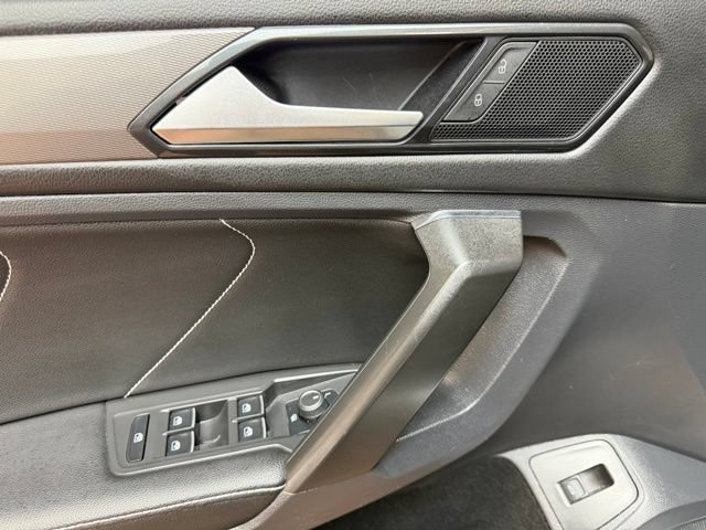 Used 2022 Volkswagen Tiguan SE w/ Panoramic Sunroof Package AWD/4WD image 20