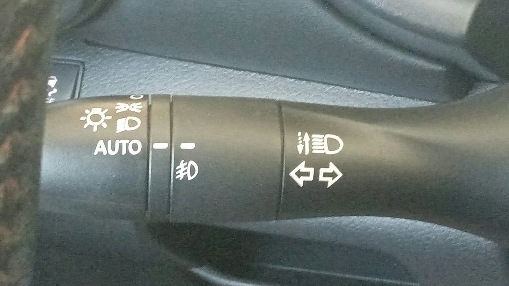 Used 2019 Nissan Kicks SR w/ SR Premium Package FWD image 27