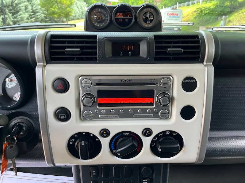Used 2014 Toyota FJ Cruiser 4WD w/ Convenience Package image 18