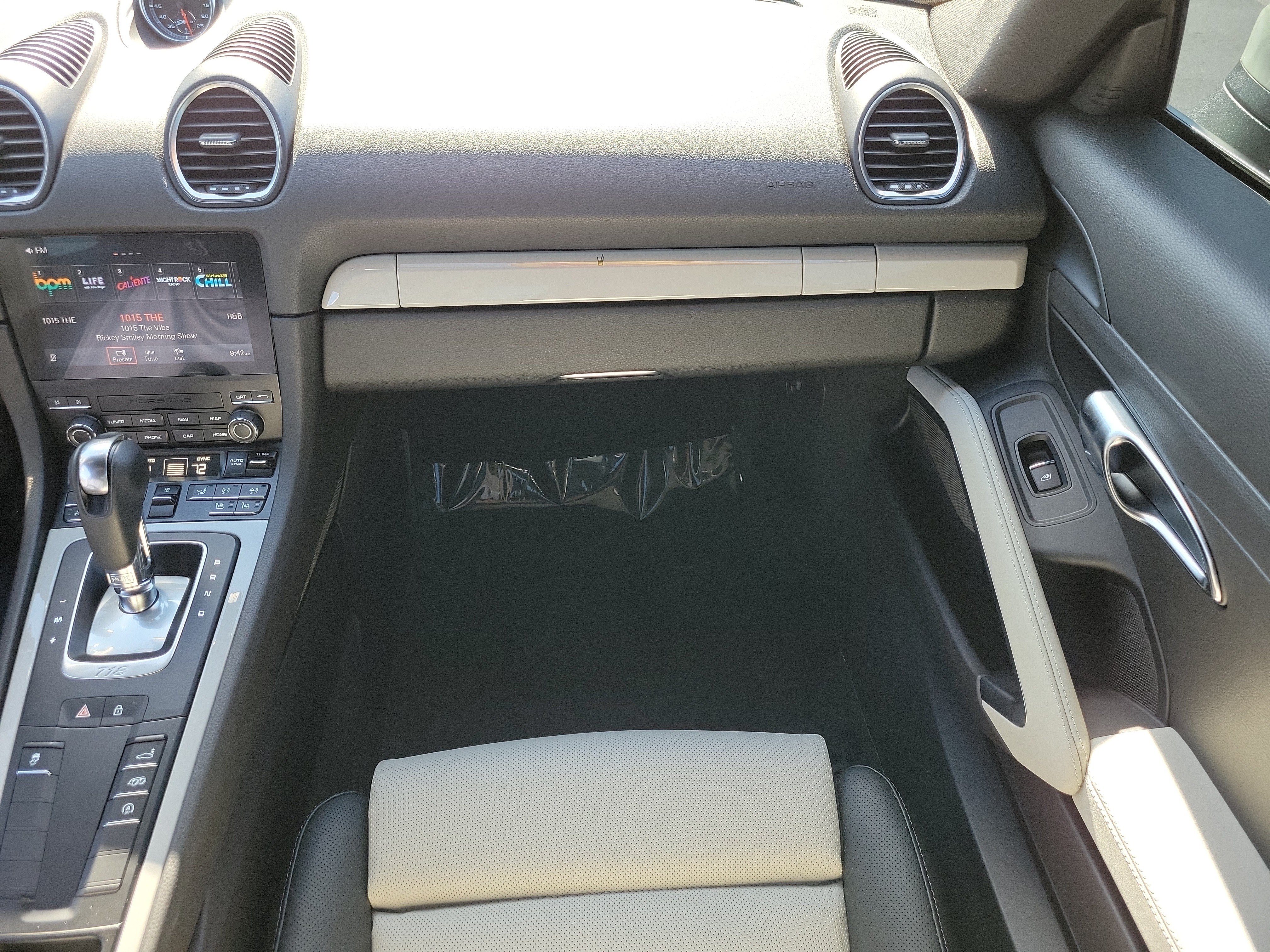 Used 2024 Porsche 718 Cayman RWD image 18