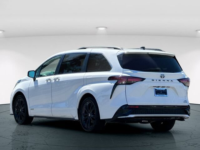Used 2021 Toyota Sienna XSE FWD image 5