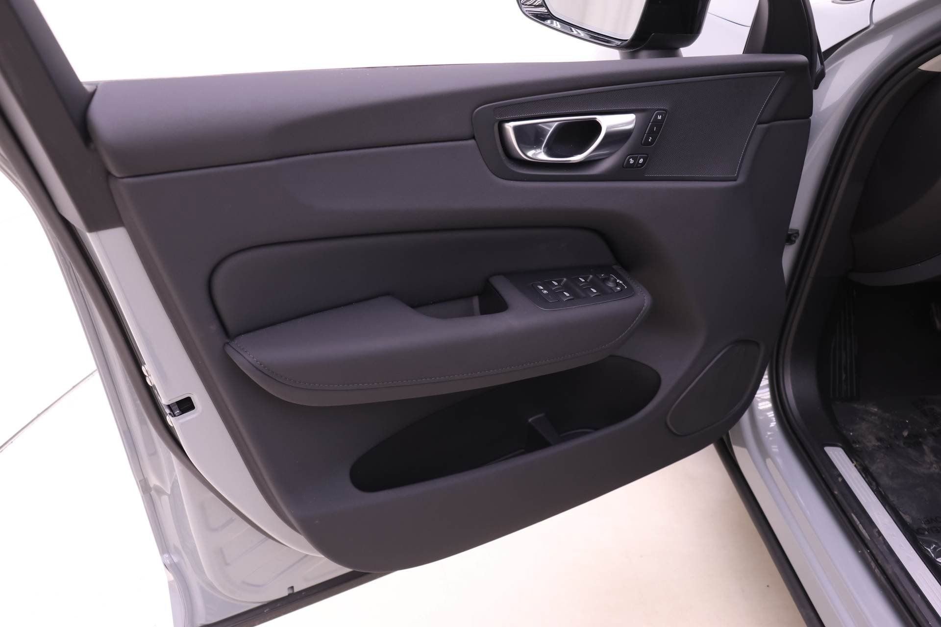 New 2026 Volvo XC60 T8 Plus w/ Protection Package Premier image 12