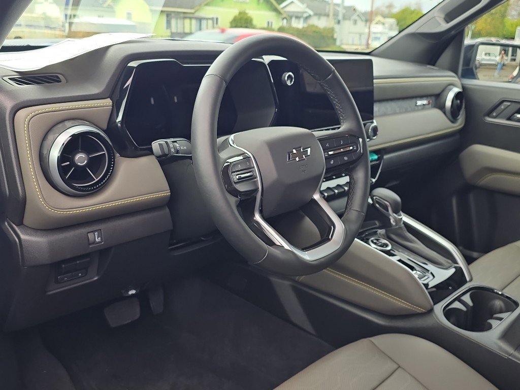 Used 2025 Chevrolet Colorado ZR2 w/ Technology Package image 14