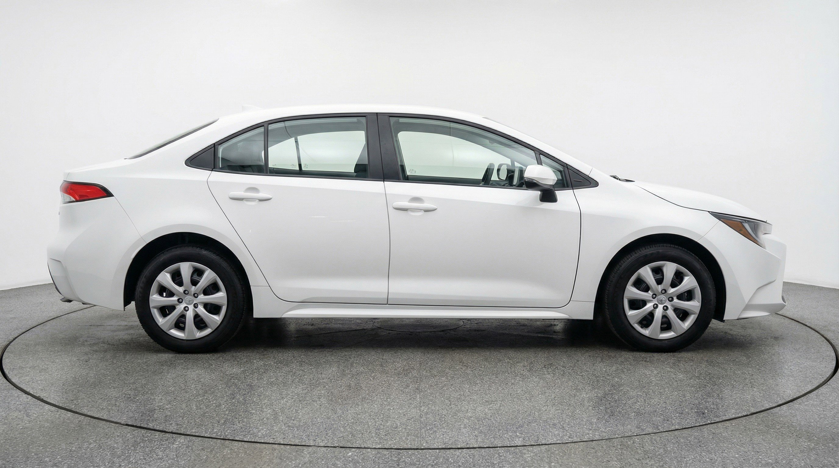 Used 2025 Toyota Corolla LE image 11