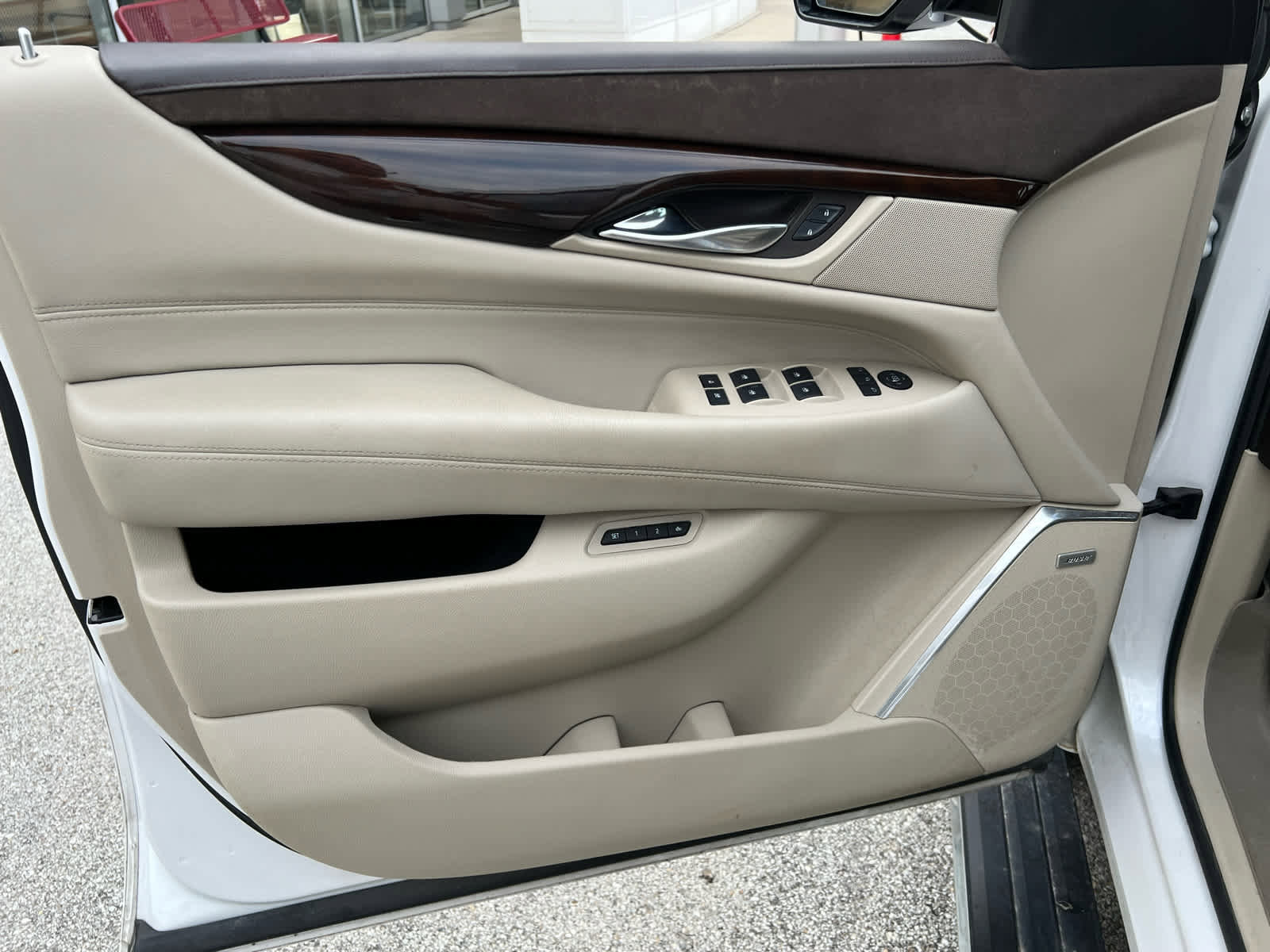 Used 2017 Cadillac Escalade Premium Luxury AWD/4WD image 13