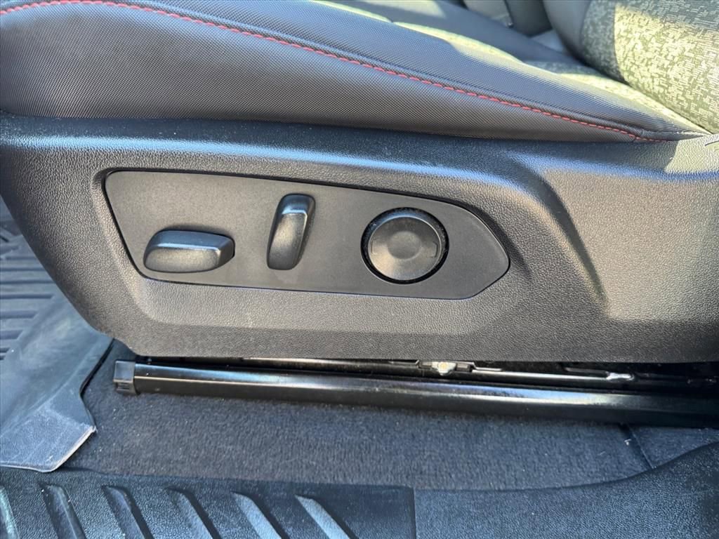 Used 2024 Chevrolet Colorado Z71 w/ Z71 Convenience Package 2 AWD/4WD image 14
