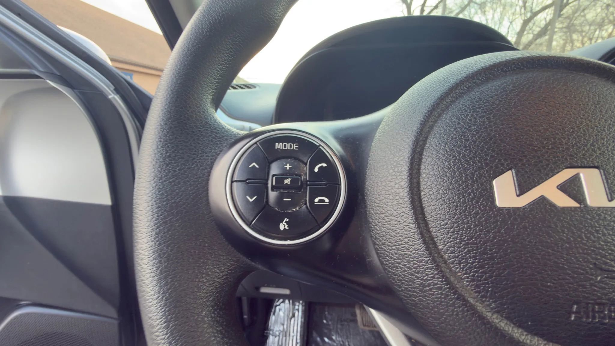 Used 2022 Kia Soul LX image 12