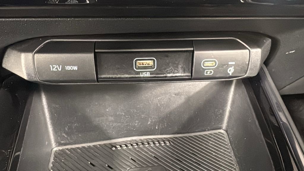 Used 2024 Kia Niro EX Touring image 28