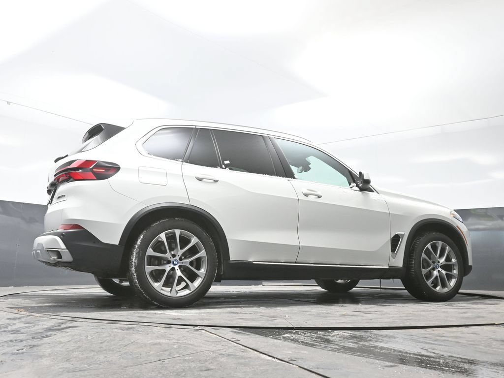 Used 2025 BMW X5 xDrive50e AWD/4WD image 40