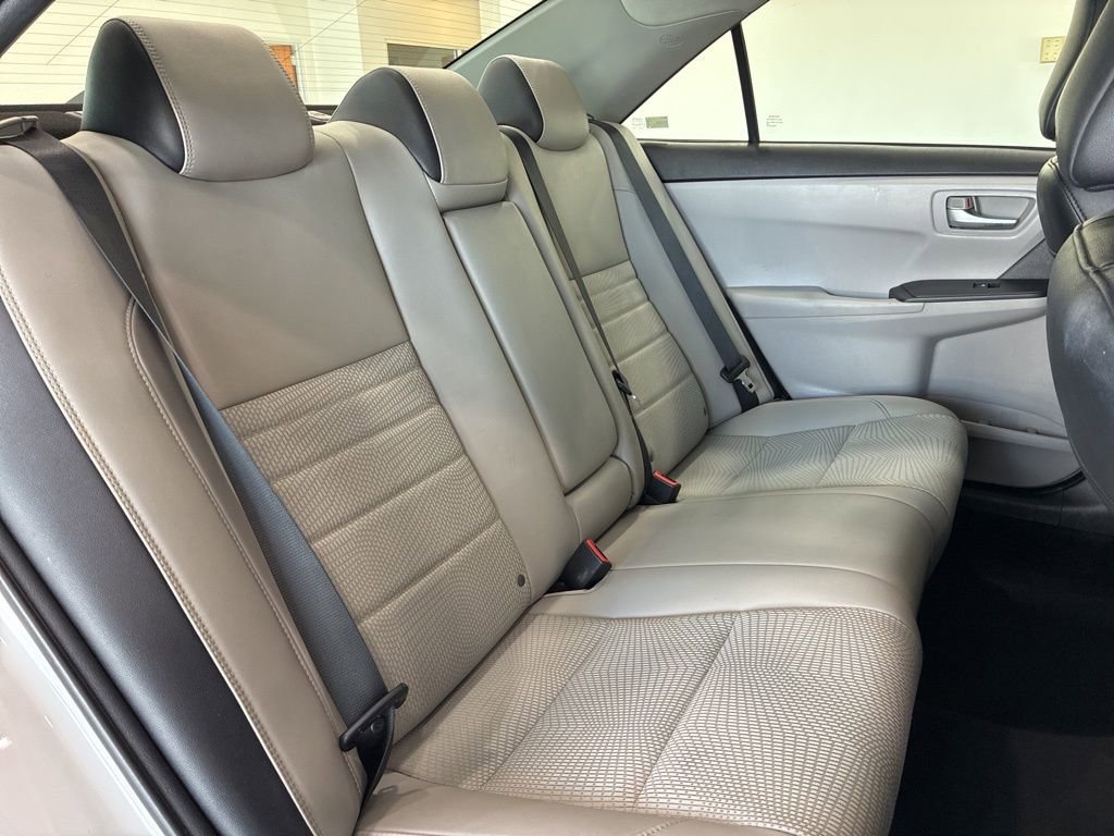Used 2017 Toyota Camry SE w/ Moonroof Package image 20