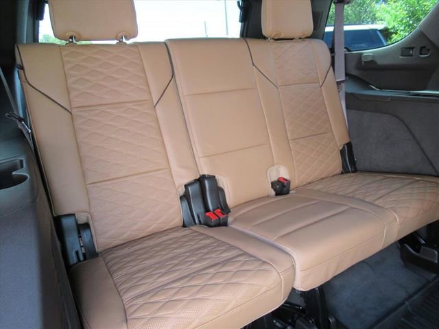Certified 2024 Cadillac Escalade Sport w/ LPO, ONYX Package AWD/4WD image 39