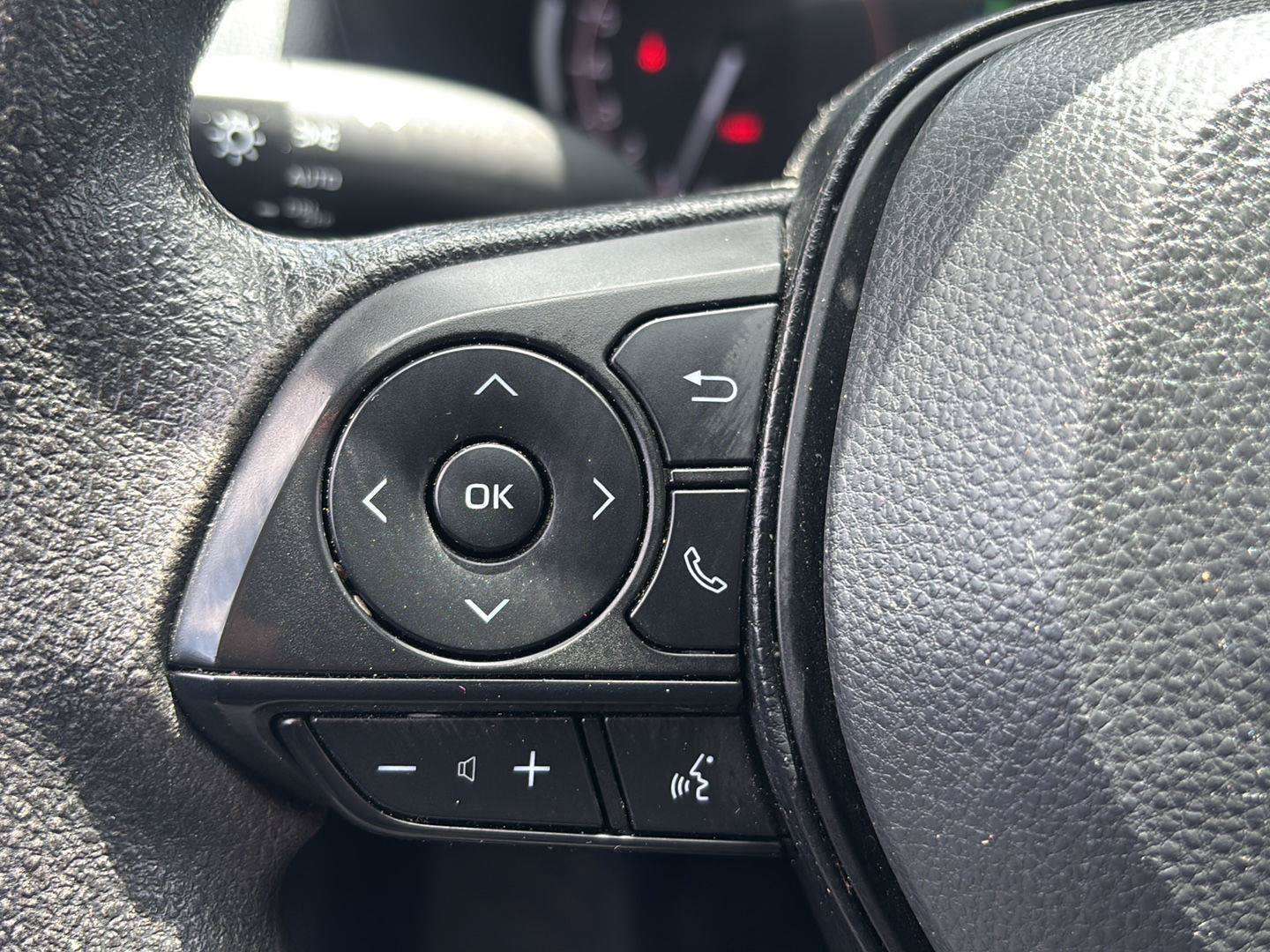 Used 2025 Toyota RAV4 XLE AWD/4WD image 31