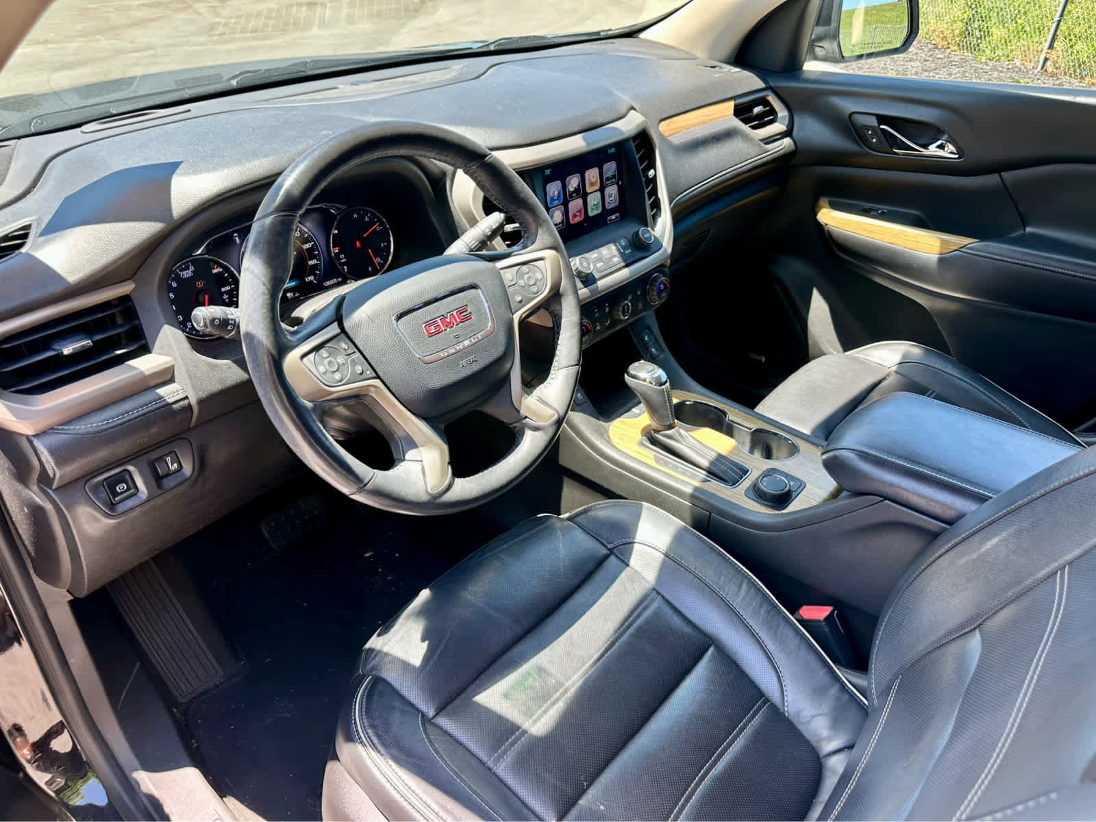 Used 2017 GMC Acadia Denali w/ Technology Package FWD image 10