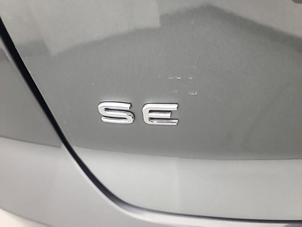 Used 2025 Volkswagen Atlas Cross Sport SE image 11