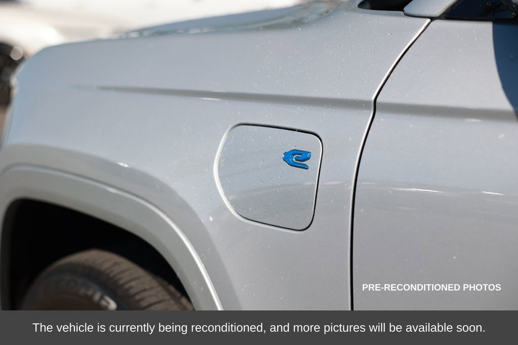 Used 2023 Jeep Grand Cherokee Overland w/ Advanced Protech Group III image 15